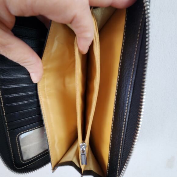 Lavemi Black Leather Full Zip RFID Blocking Wallet Wrist Strap Organizer EUC - Picture 8 of 16